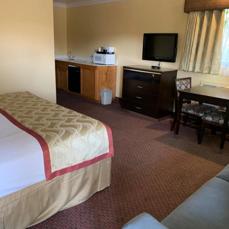 Olive Tree Inn & Suites, a Howard Johnson by Wyndham