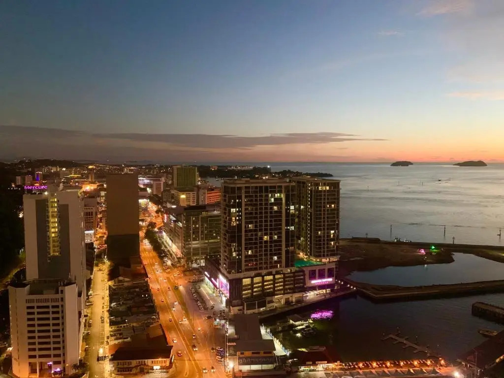Sunset Seaview Vacation Condos @ Jesselton Quay