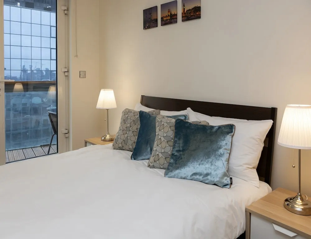 Royal Crossharbour Apartment
