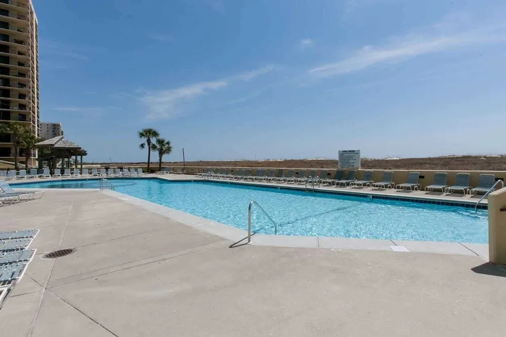 Phoenix VI 815 3 Bedrooms 2 Bathrooms Condo
