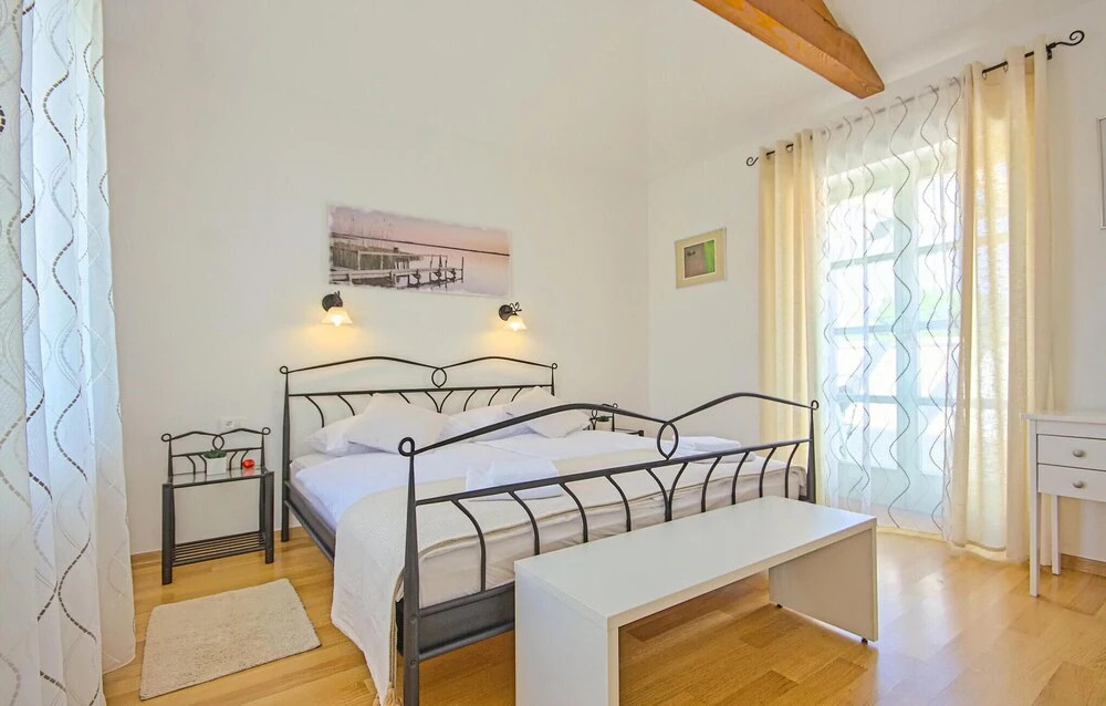 Stunning Home in Liznjan With 3 Bedrooms, Wifi and Outdoor Swimming Pool