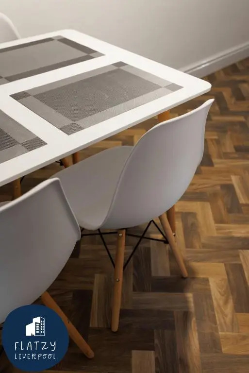 FLATZY - Modern Apartment Close to Football Stadiums