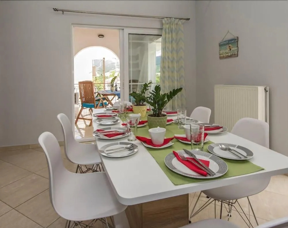 Thano's Stylish Flat, Just 150m To The Beach