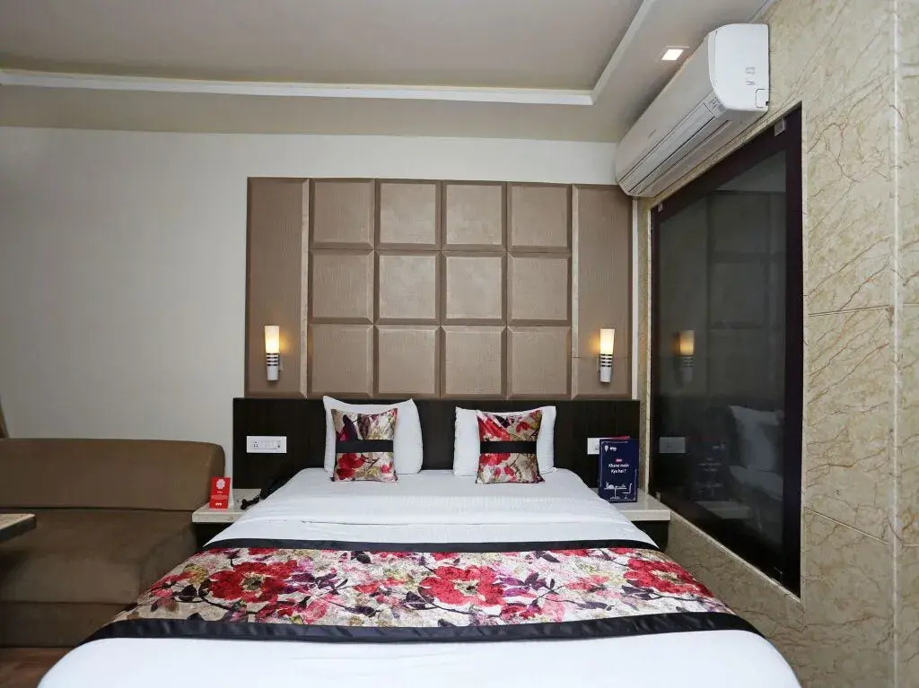 OYO 12172 Hotel Deep Premium