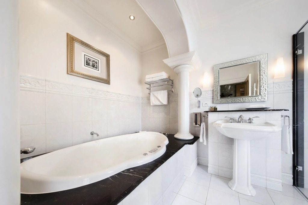 Craigs Royal Hotel