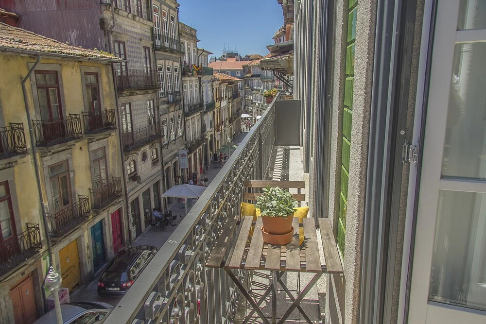 Liiiving in Porto Blue Flower Apartment
