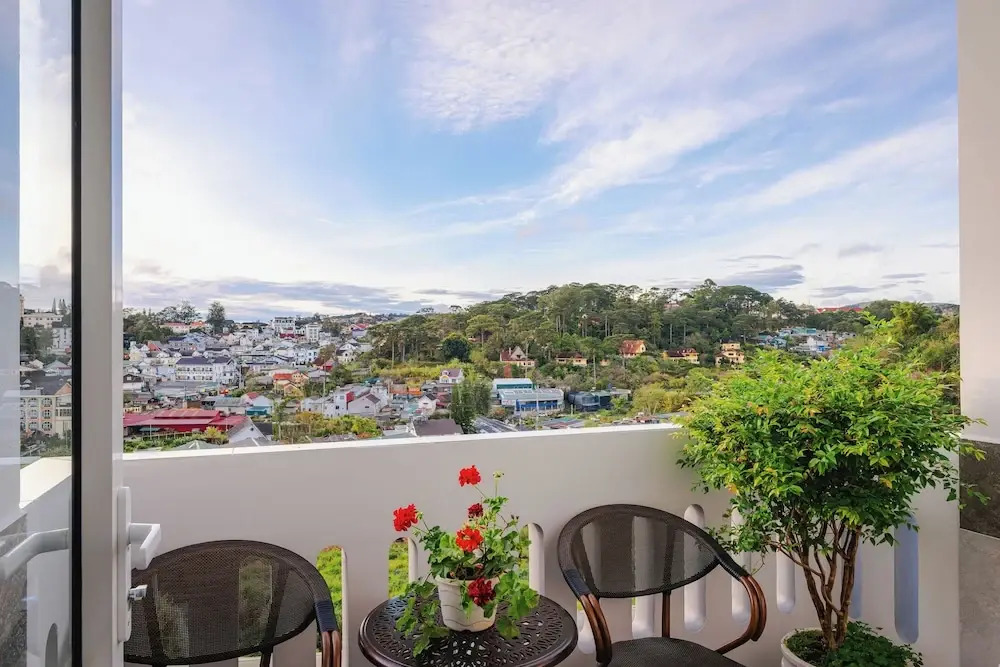 CandlePine Suites