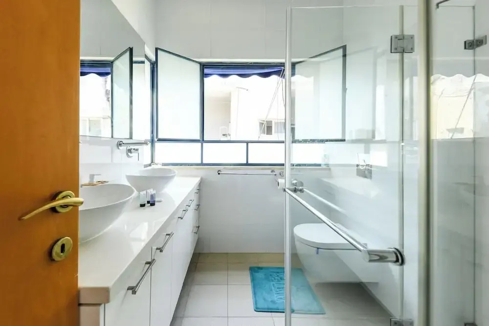 Spacious 3BR Penthouse w Rooftop