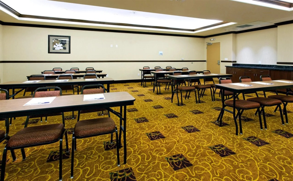 Holiday Inn Express Fresno Northwest - Herndon by IHG