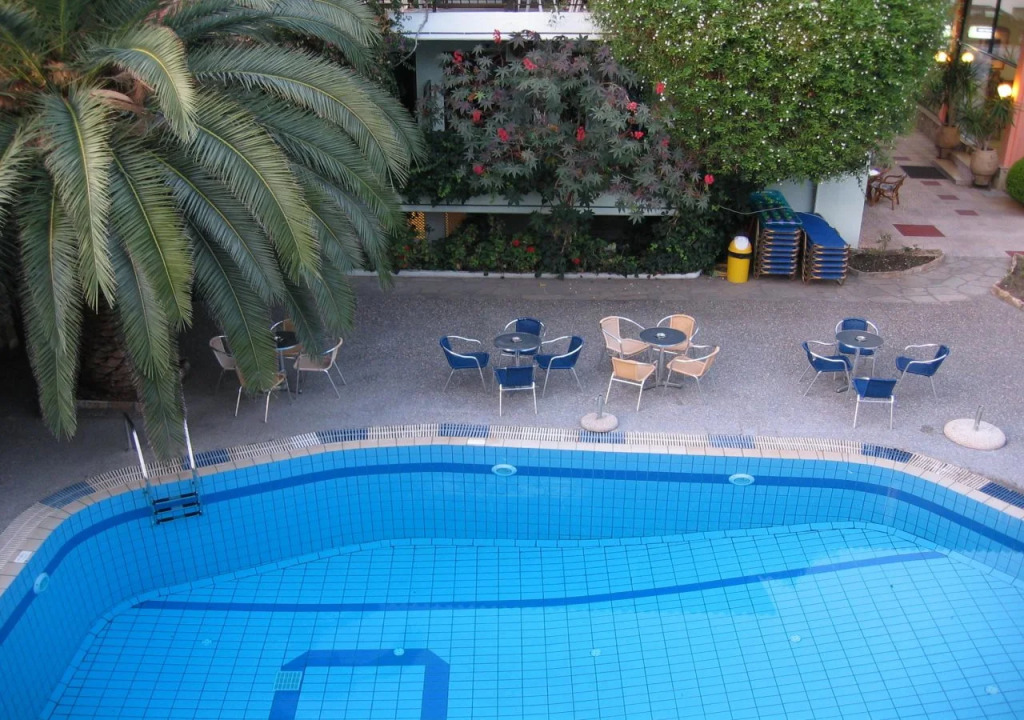 Pelli Hotel