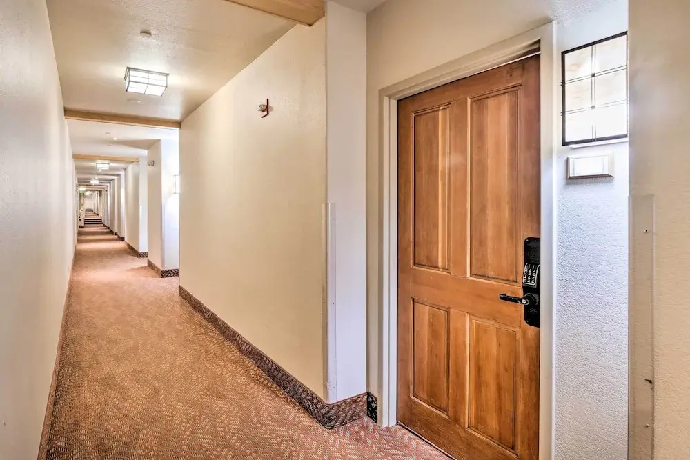 Walk to Lifts: Studio w/ Hot Tub in Keystone!
