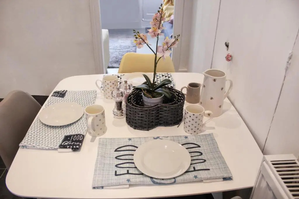Cosy Cottage, Fireplace, Fenced Garden, Pets