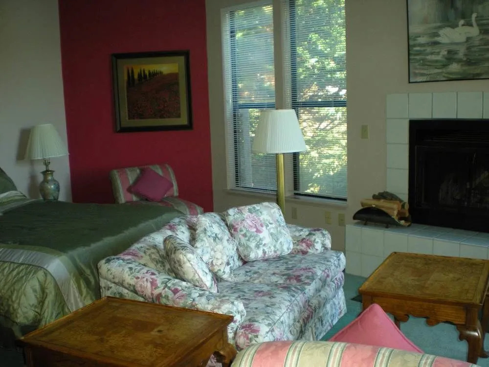 Whale Watch Inn