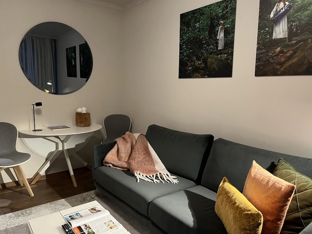 DAS SCHLOSSBERG - Boutique Hotel im Park- Nahe der Therme
