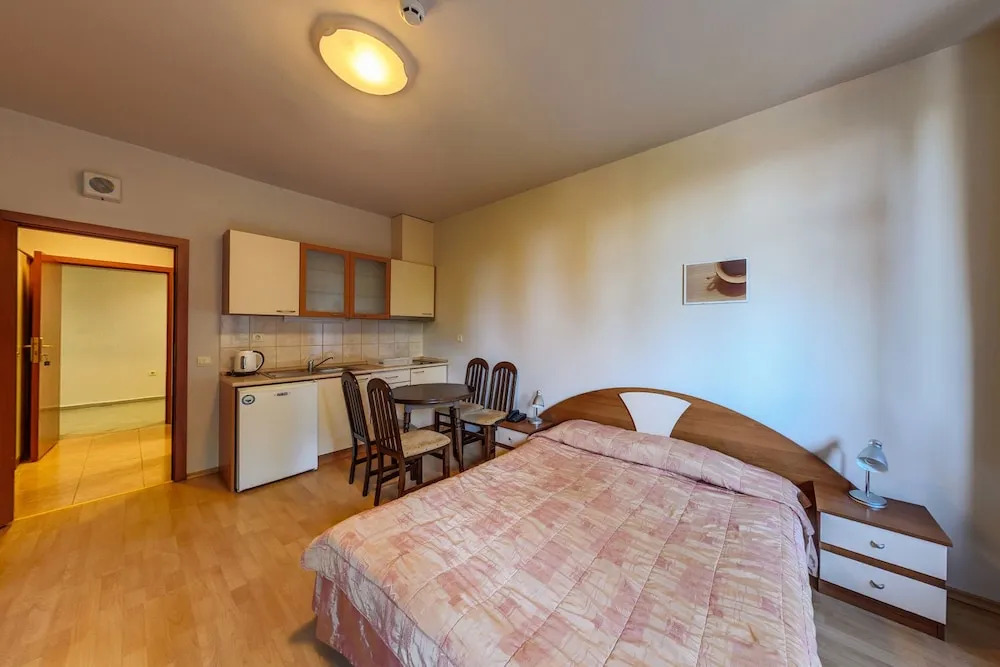Flora Hotel - Apartments