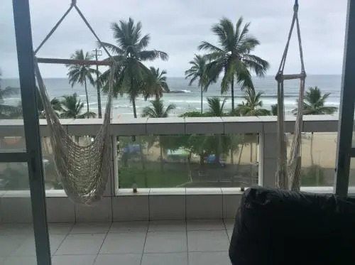 Pitangueiras Frente Total Mar pé na areia