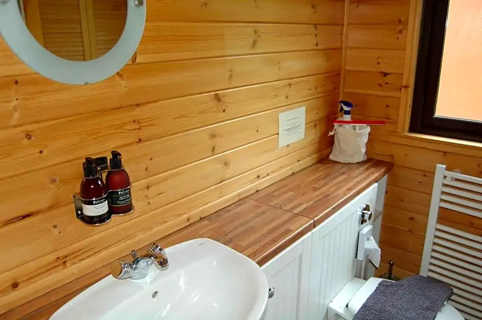 Luxury woodland Alder Lodge