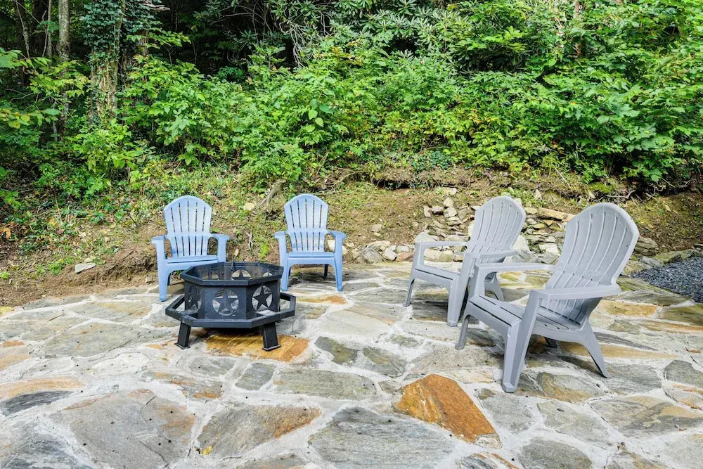 6 Mi to Waterrock Knob: 'serenity Cottage'