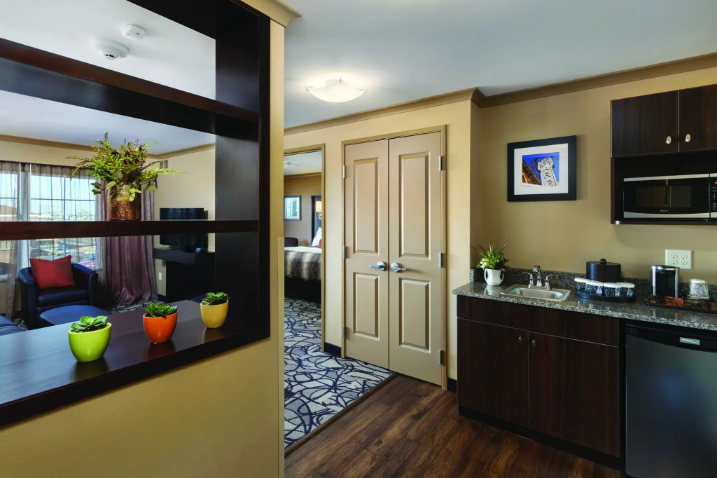 ClubHouse Hotel & Suites Fargo