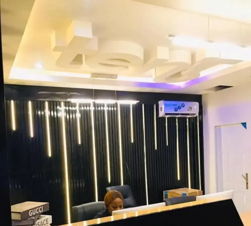 Ten15 Hotel & Suites