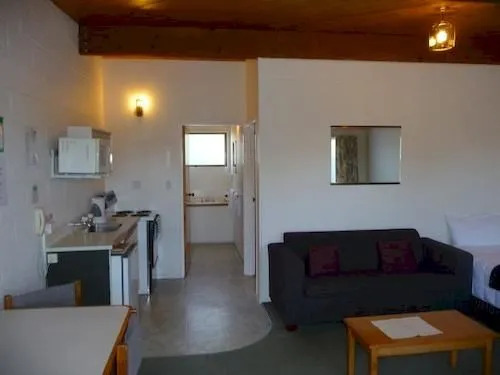 Coachmans Lodge Motel