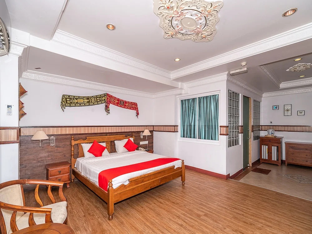 Hotel Holiday Park by OYO Rooms