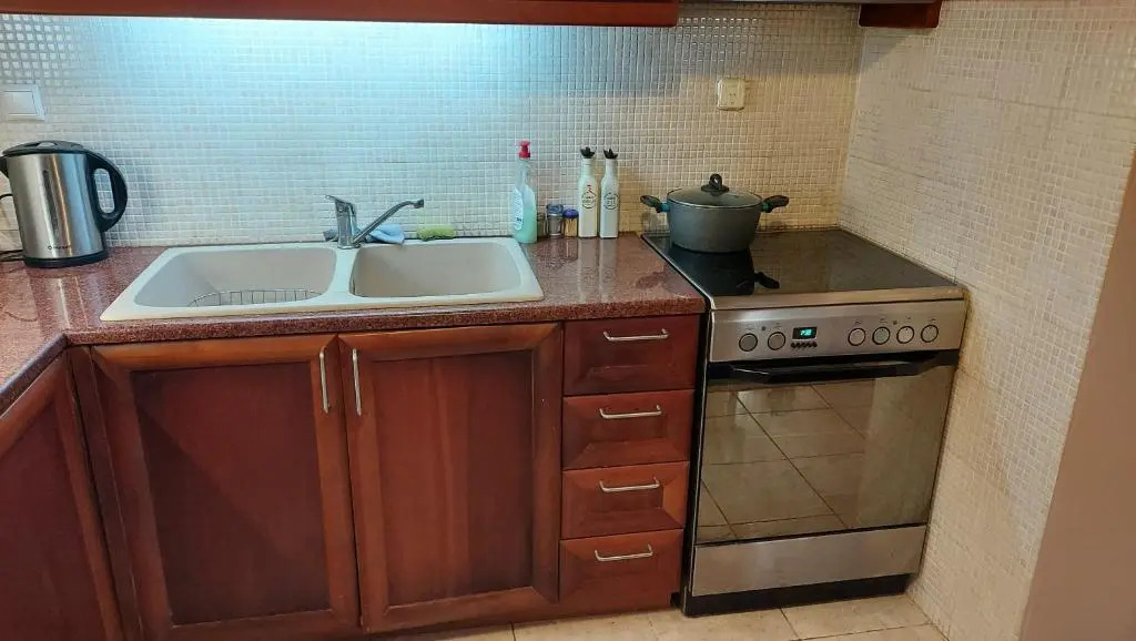 Airport Friendly House 1