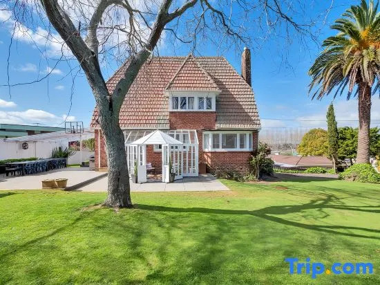 Castle Charm with Modern Interiors, Steps to Shops
