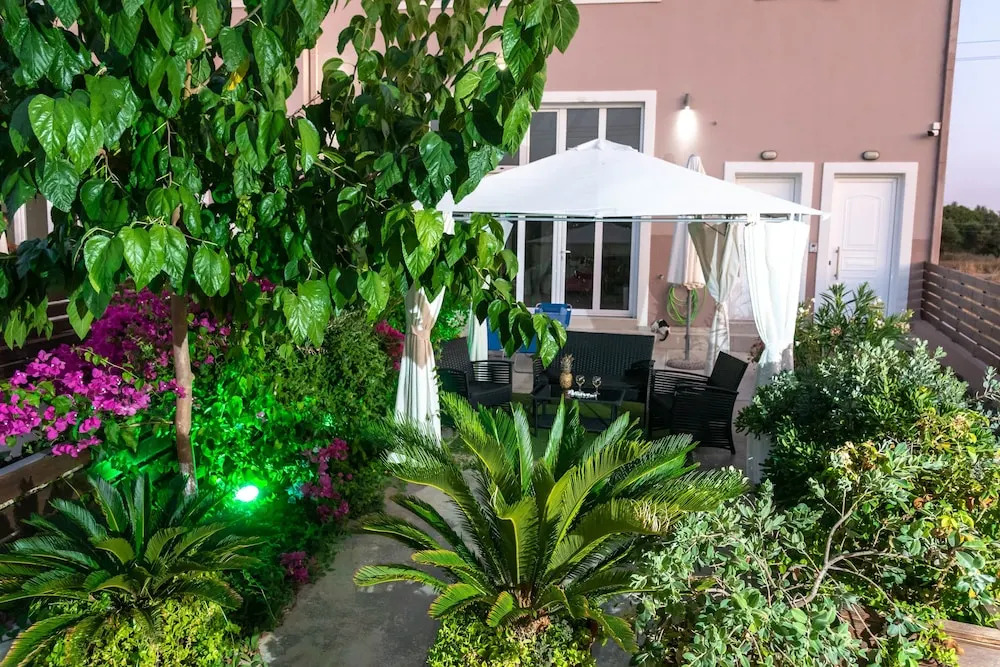 Evagelia Suites RED