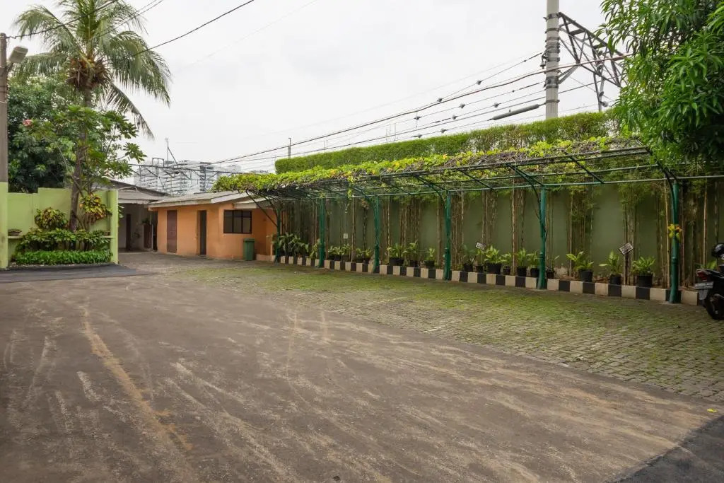 RedDoorz Plus near Ancol