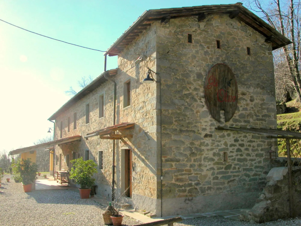 Beautiful Cottage in Pescia with bubble bath