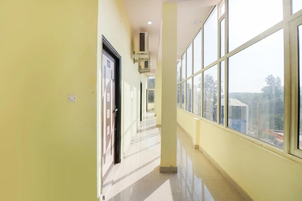 OYO FAR307 Hotel Luv Point