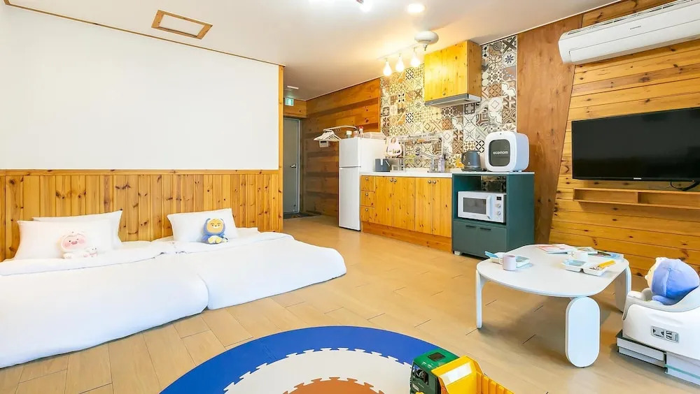 Yeosu Hi Mom Kids Family Pension Black