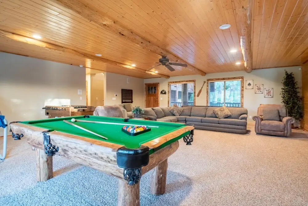 15 - The Lodge At Timberline Trail 4 Bedroom Home by Redawning