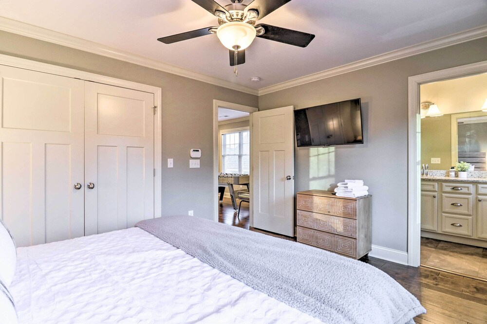 Modern Black Mountain Cottage: 17 Mi to Asheville!