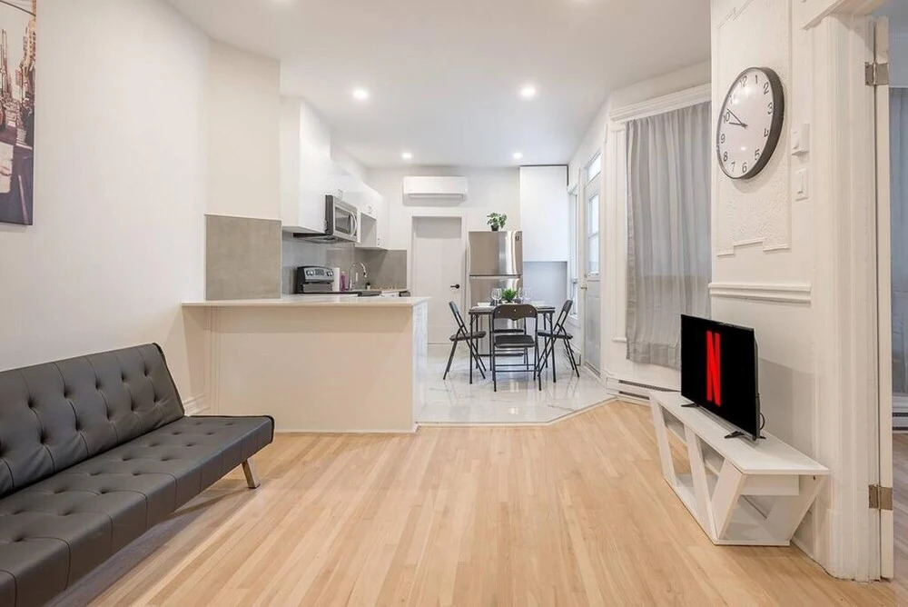 Beautiful and NEW 4bedr in Mile-end Free Parking