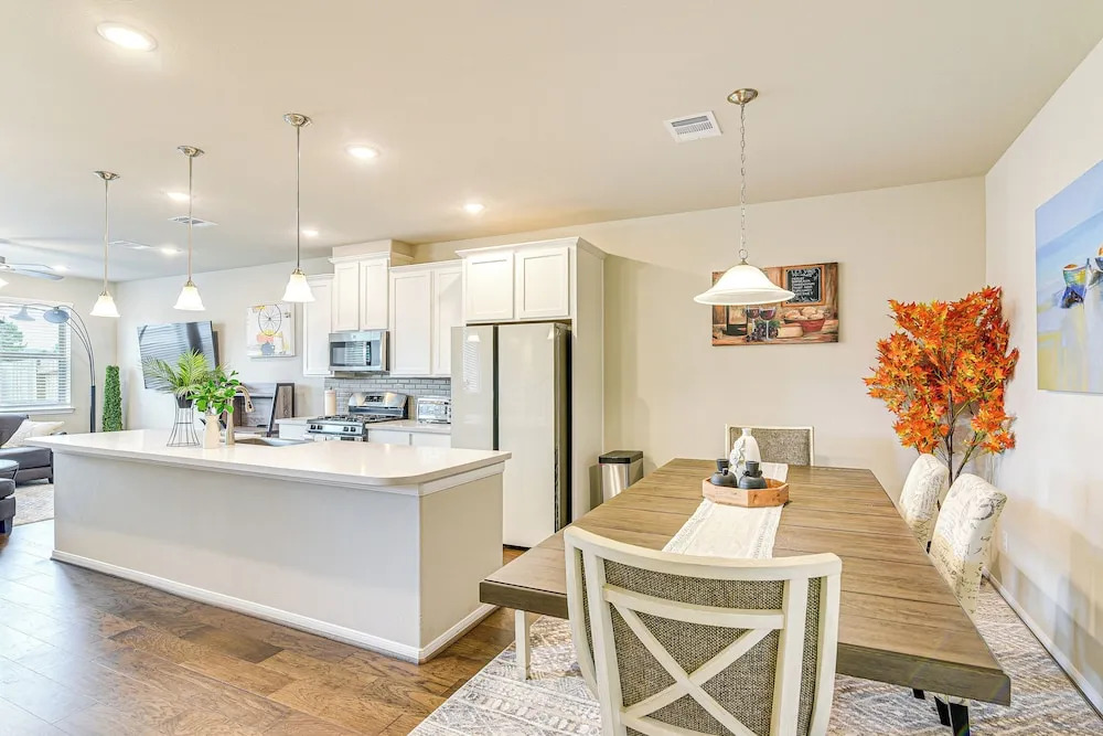 Welcoming Pasadena Home: 22 Mi to Downtown Houston