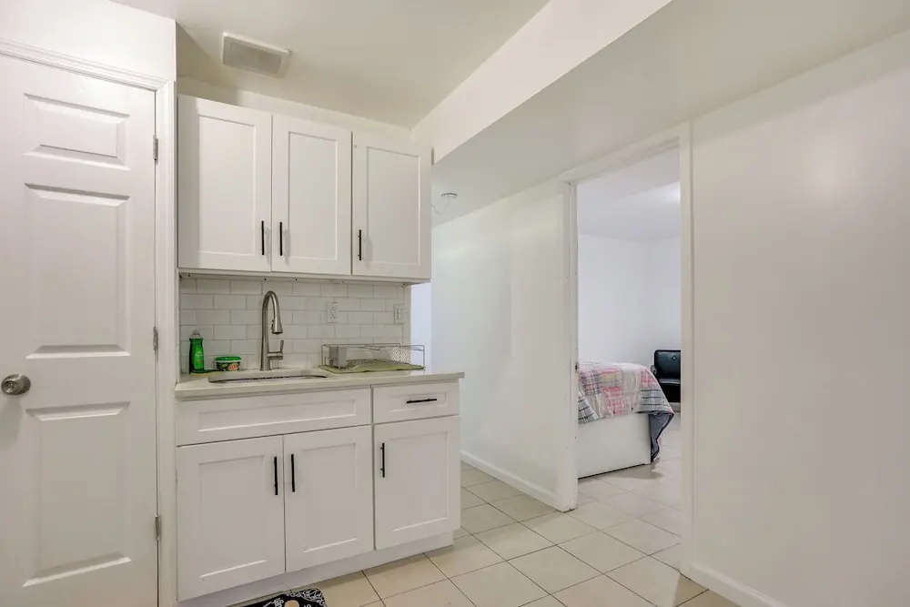 Walkable Neighborhood! Long Island Basecamp