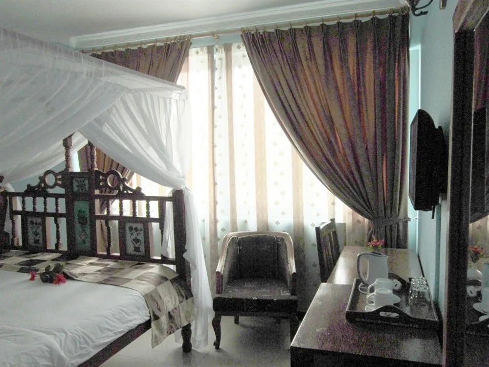 Hifadhi Hotel
