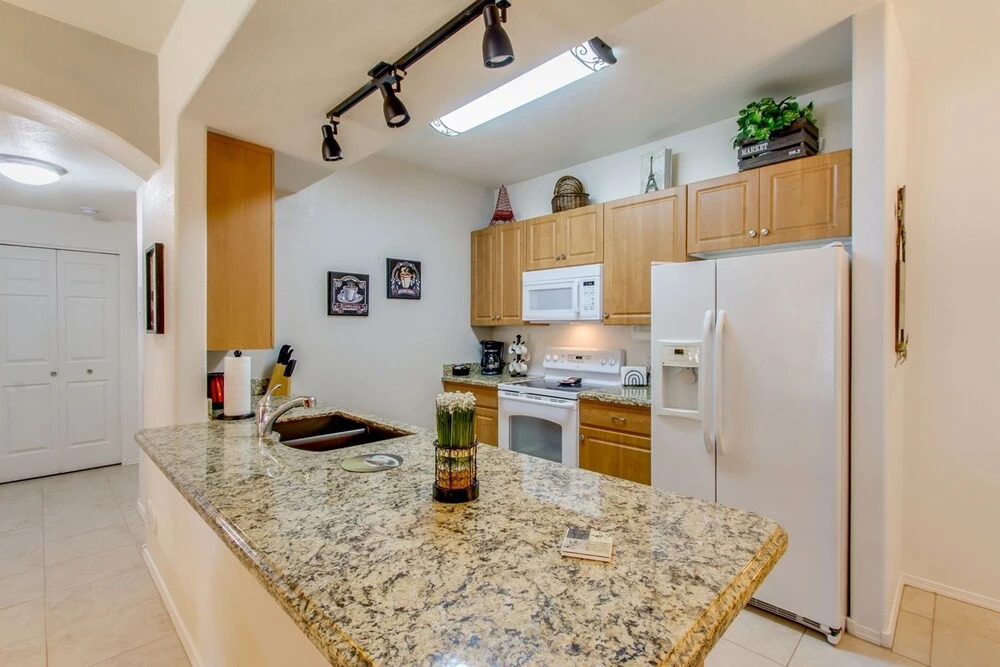 Southern #1064 - 2 Br condo by RedAwning