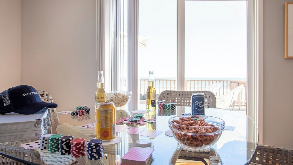 Lighthouse by Avantstay Beachfront View Home w/ Pool Table & Ping Pong