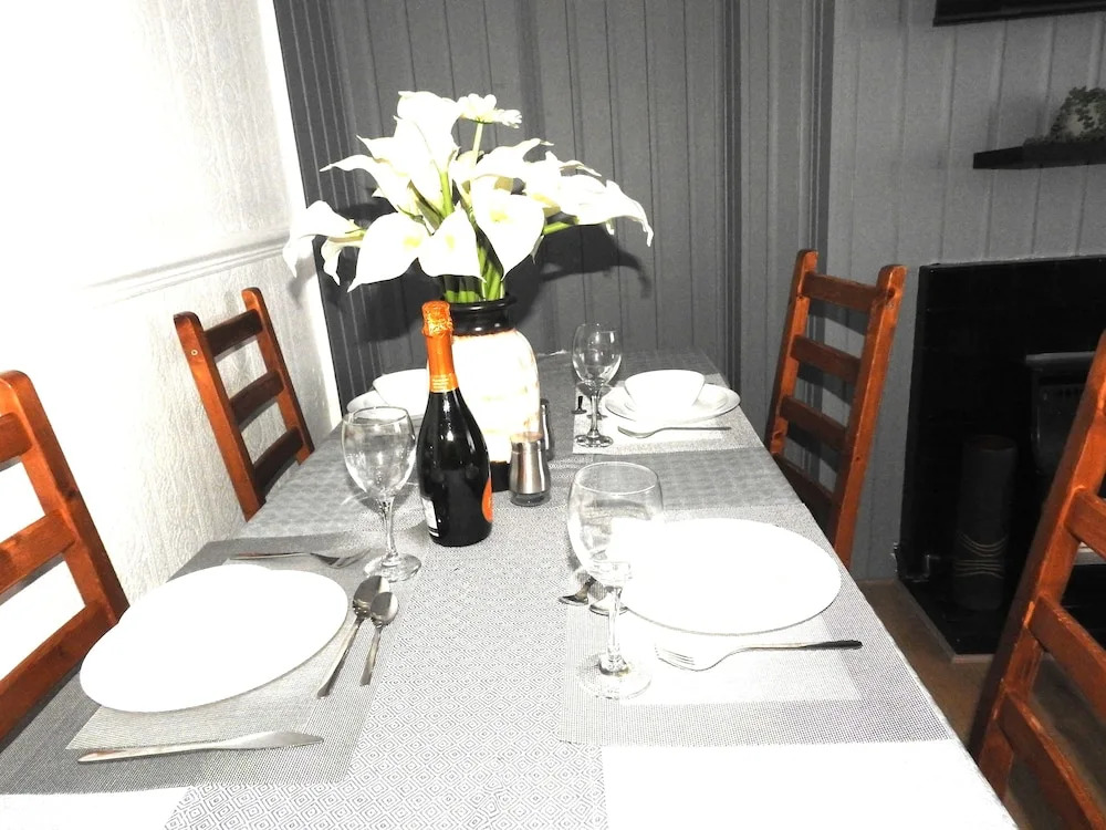 Cradley Manor - Spacious 6 Bedroom House