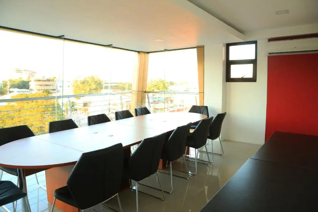 Travelbee Business Inn