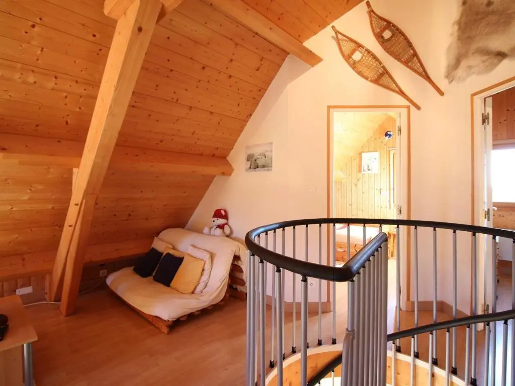Chalet spacieux avec parking et WiFi au Mont Dore - FR-1-608-106