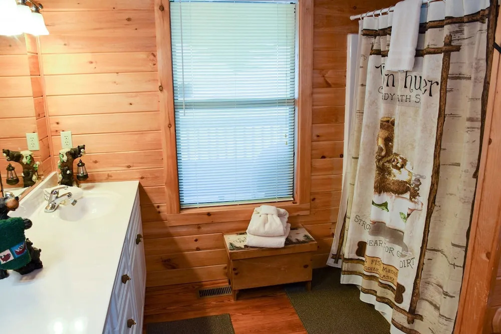 BEAR'S VIEW - 2 Br Cabin