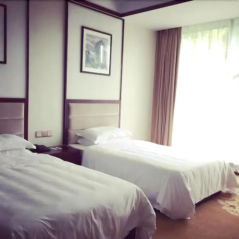 Longquan Hotel
