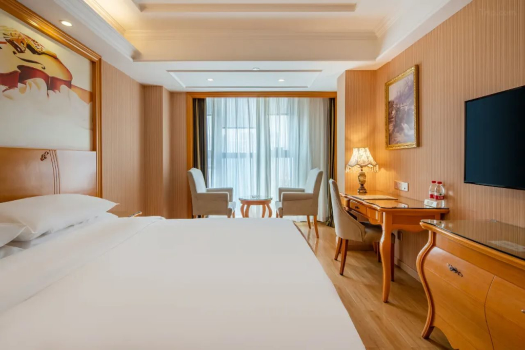 Vienna Hotel(Chongqing West Railway Station Southwest Hospital Branch)