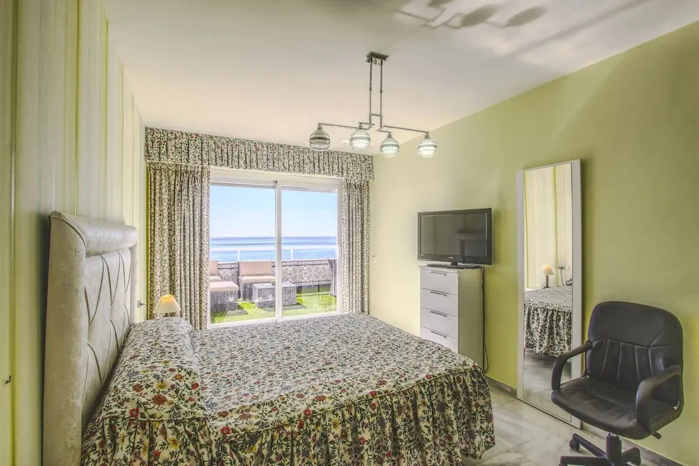 1149 Unique Beachfront Penthouse 400M2 Marbella Center