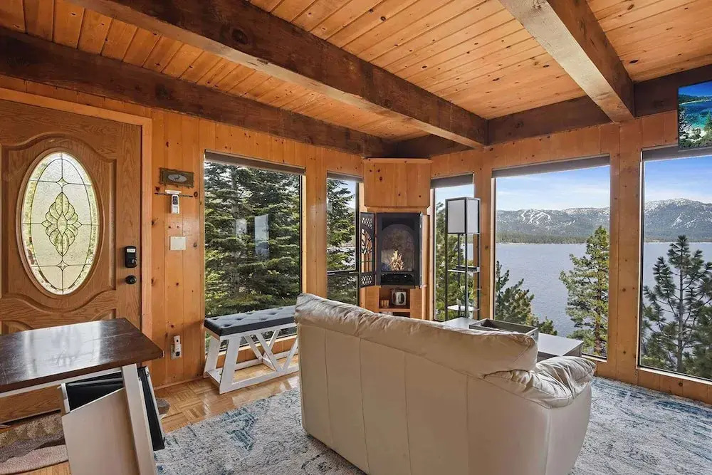 Stunning Views at Stargazer Lakefront Studio!