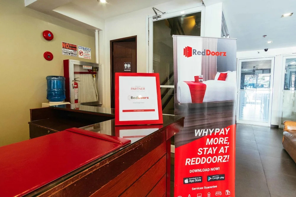 RedDoorz @ Chino Roces Makati